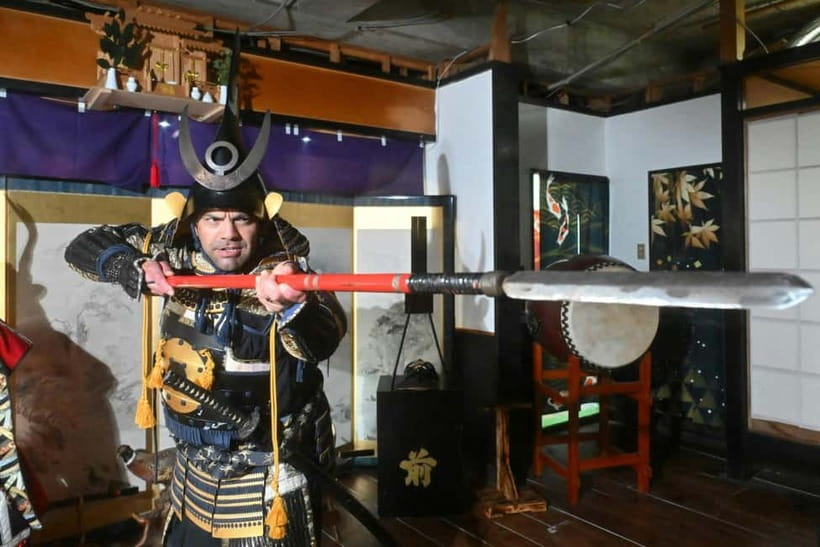 Samurai Armor & Sword experience with phot near Osaka Castle - What happens when you arrive: changing, instructions, and a proper start