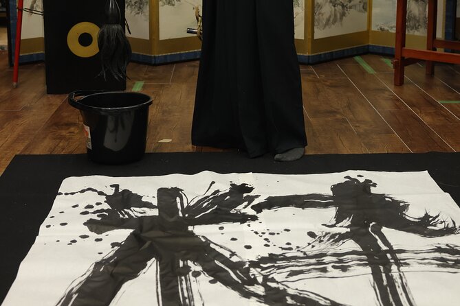 Samurai Calligraphy:Final brushstrokes of a lifetime before a War - Costumes, tools, and photos: what you get besides the art