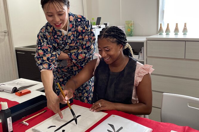 Traditional Calligraphy Experience near Dotonbori - Where You Meet in Nishishinsaibashi (and Why That Area Works)